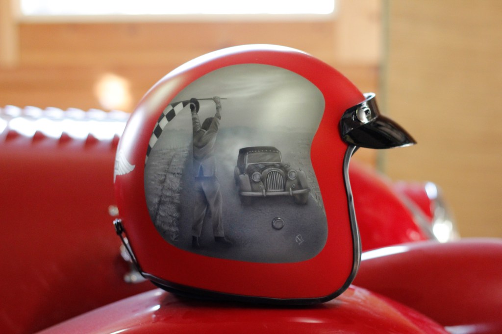 Annika Dahlvik art. Airbrush on helmet. Hjälmmålning. Kypärän maalaus.